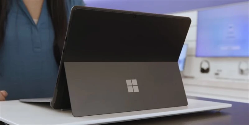 Surface Pro 8 đang mang đến nhiều nâng cấp cả về thiết kế lẫn hiệu năng cho dòng tablet 2 trong 1 Surface Pro.