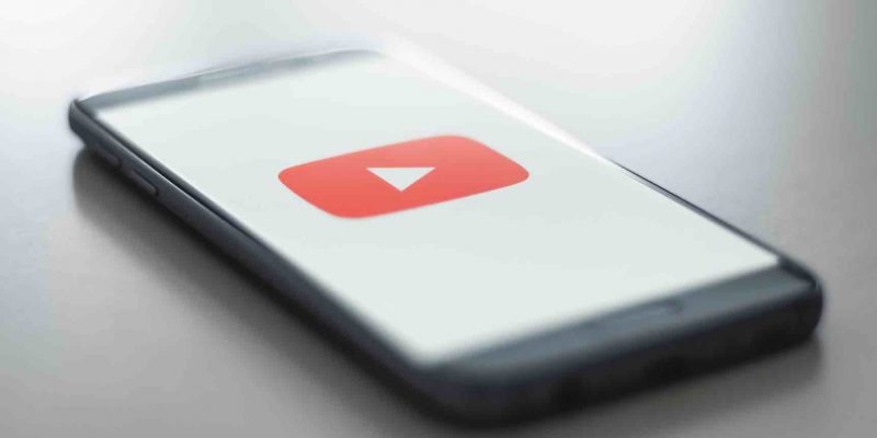 Cách nghe nhạc Youtube khi màn hình đang tắt trên iOS & Android