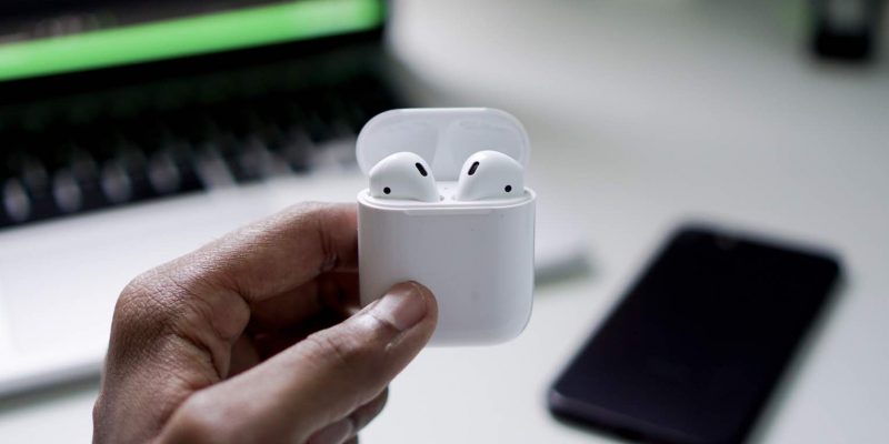 Apple chính thức giới thiệu AirPods 2: Chip H1 mới, Case sạc không dây