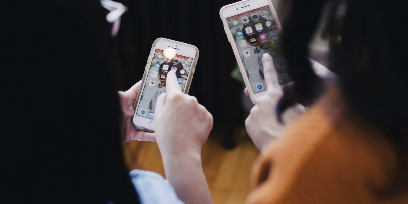 Cách chuyển danh bạ sang iPhone từ điện thoại Android
